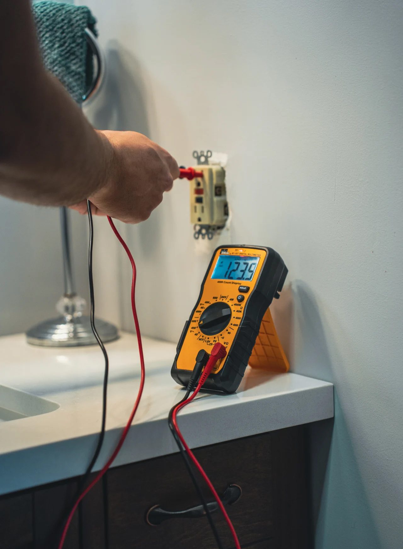 electrical repair near me troubleshooting an electrical issue